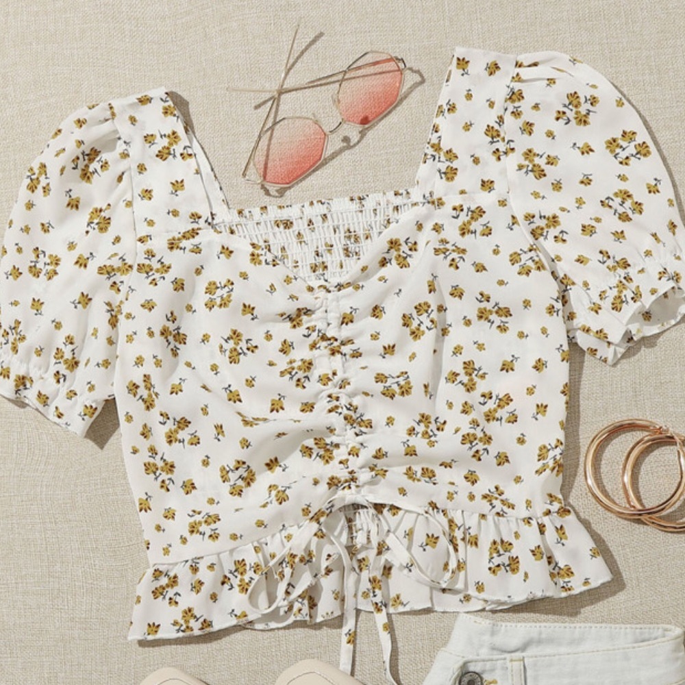 Floral blouse! 🌸